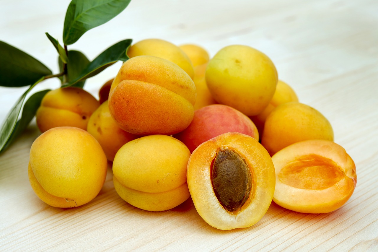 apricots, sugar apricots, fruit-2523272.jpg