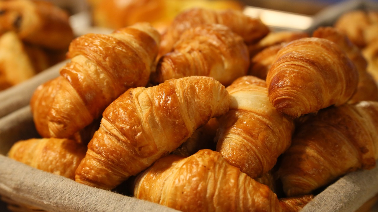 bread, croissant, morning-1284438.jpg