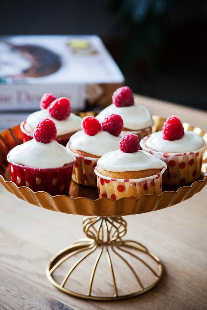 cupcakes, cream, raspberries-4944589.jpg